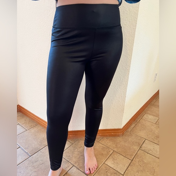 Wild Fable High-Waisted Black Liquid Leggings Size Large - Picture 2 of 8